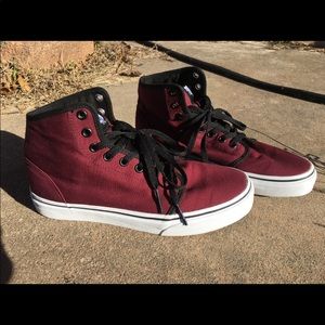Maroon vans size 8 in men’s size 9.5 in women’s